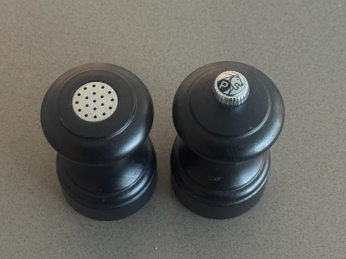 Peugeot bistro salt shaker and pepper grinder set - photo 2