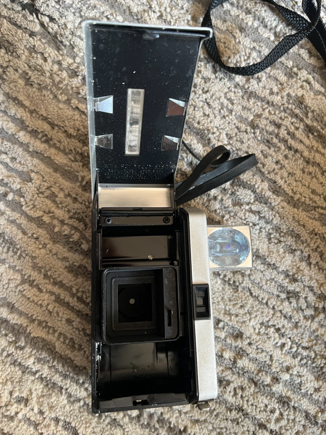 Vintage Kodak Instamatic 104 Camera - photo 3