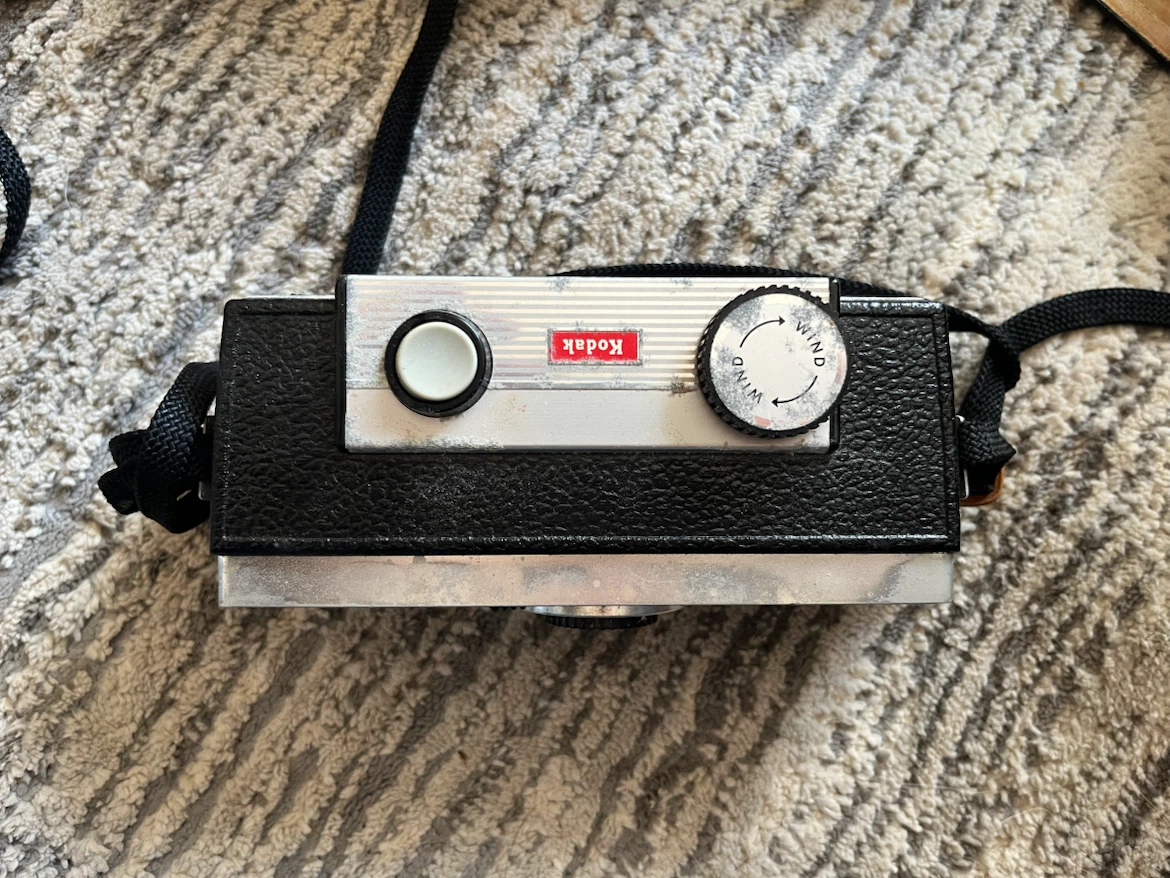 Vintage Kodak Brownie Super 27 Camera - photo 2