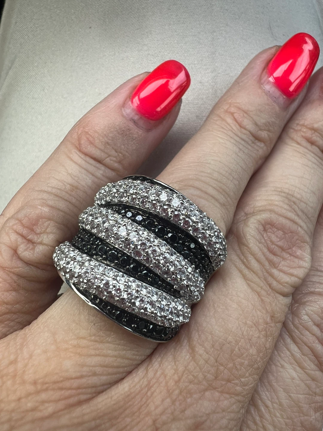 925 Sterling Silver Black and White Stone Ring