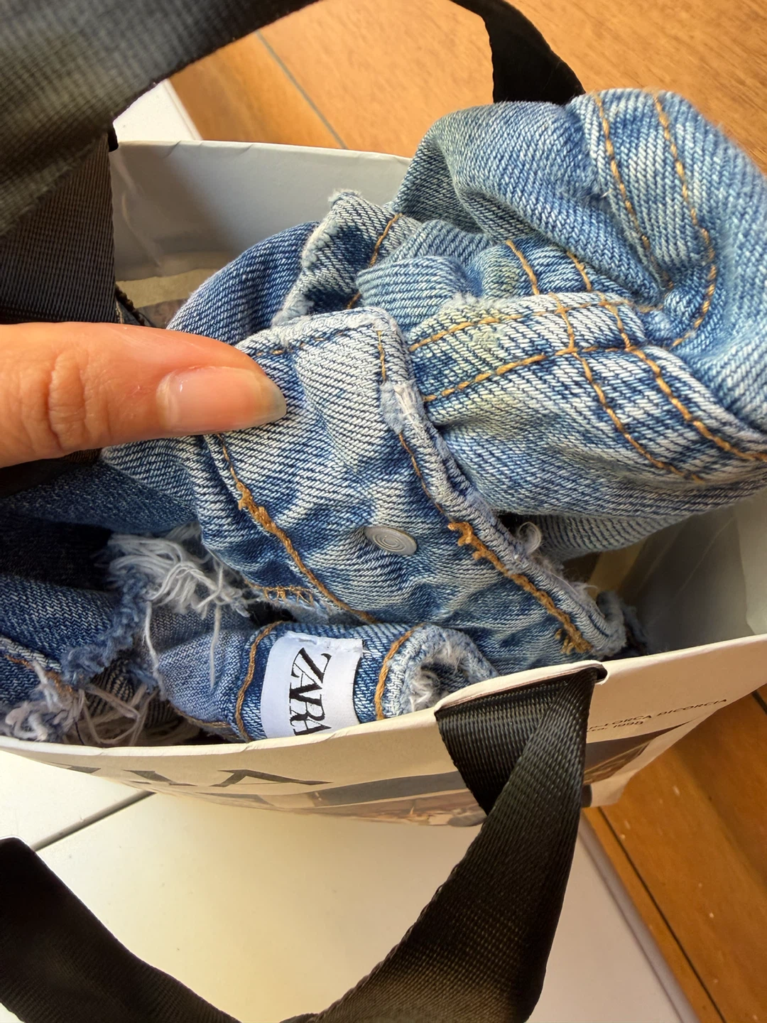 Surprise bag with 2 shorts - photo 2