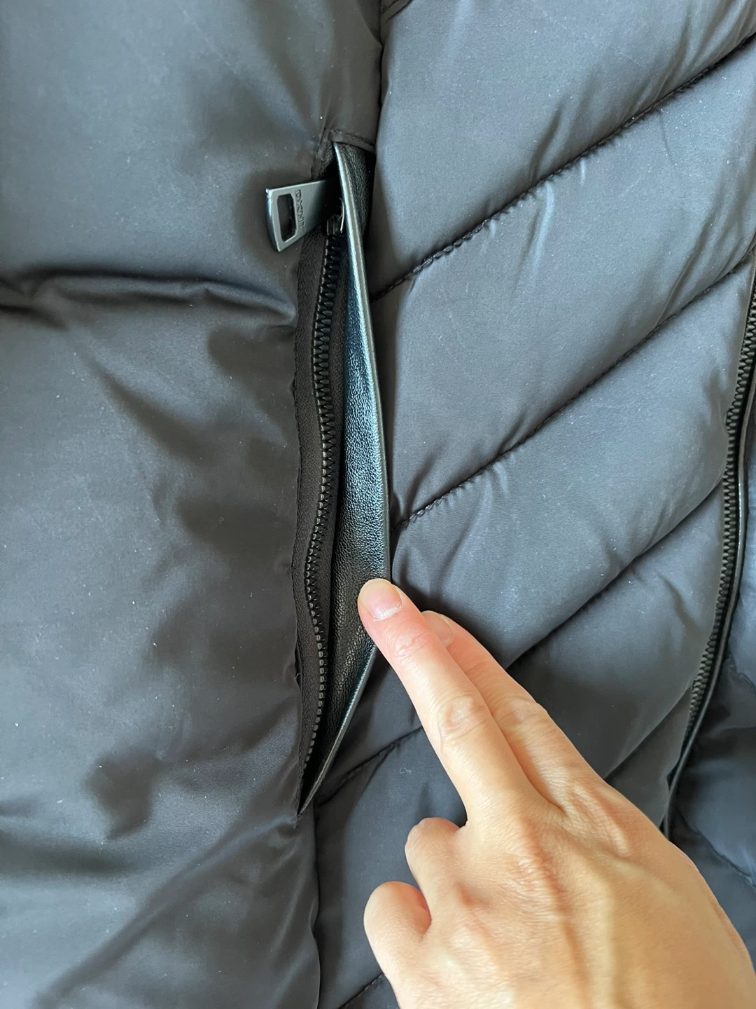 DKNY Puffer Jacket Black - photo 2