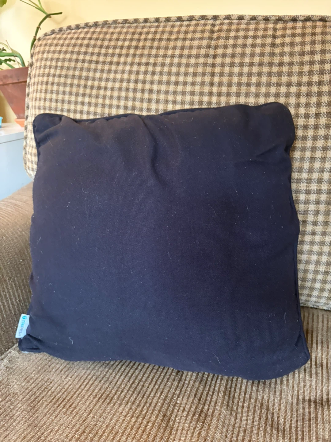 Tripel Leaf Pattern Throw Pillow - photo 2