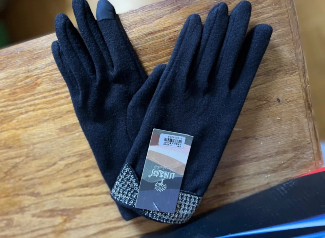 women's winter touchscreen gloves with houndstooth cuffs