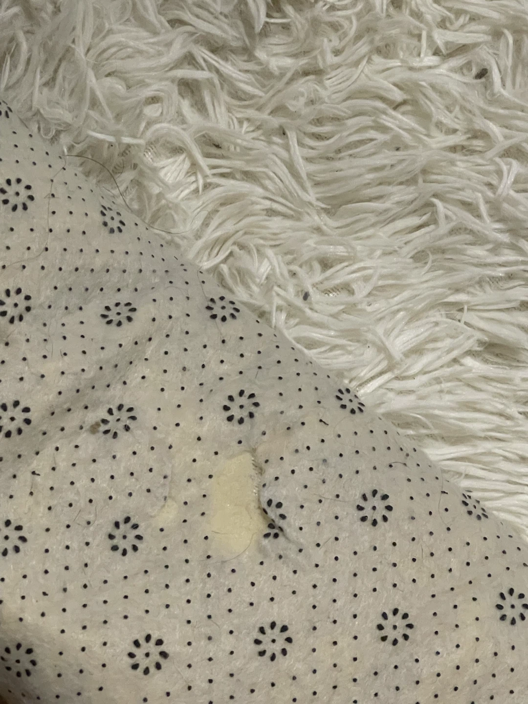 White faux fur rug - photo 3