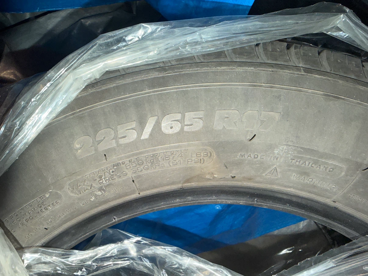 Michelin 225/65 R17 all-season tires - photo 2