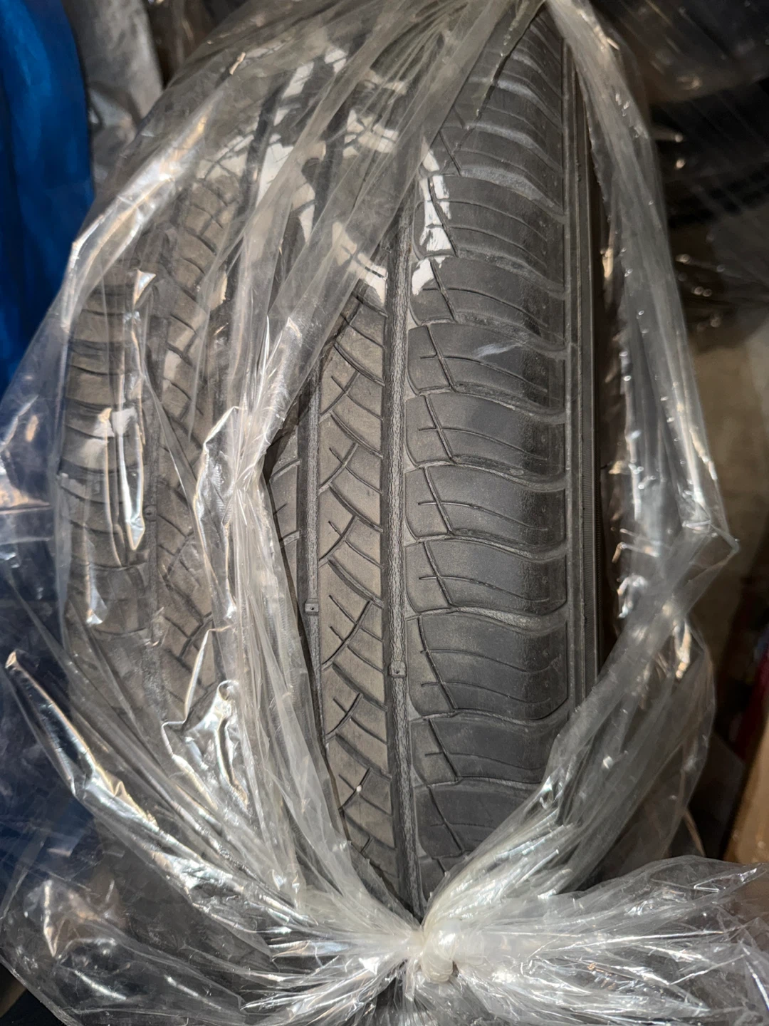 Michelin 225/65 R17 all-season tires - photo 4