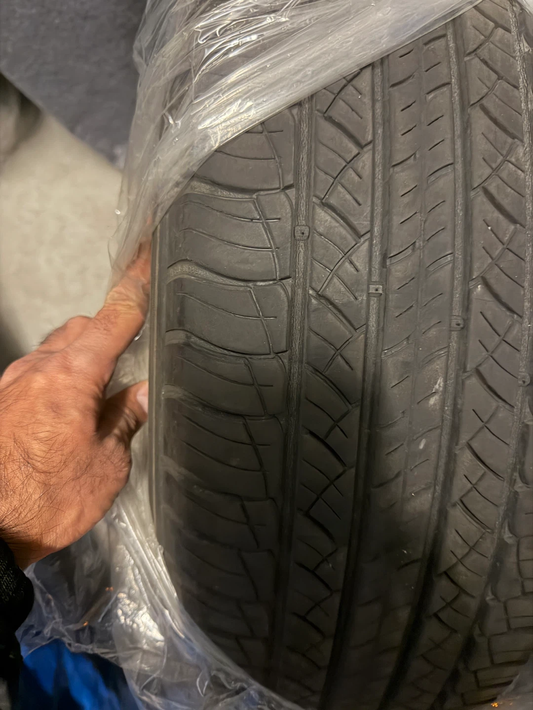 Michelin 225/65 R17 all-season tires - photo 5