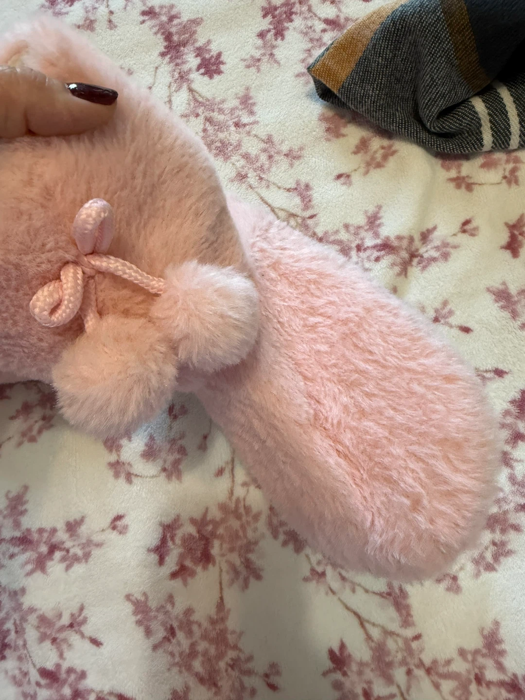 Nine West Plaid Scarf and Pink Slippers Set - photo 4