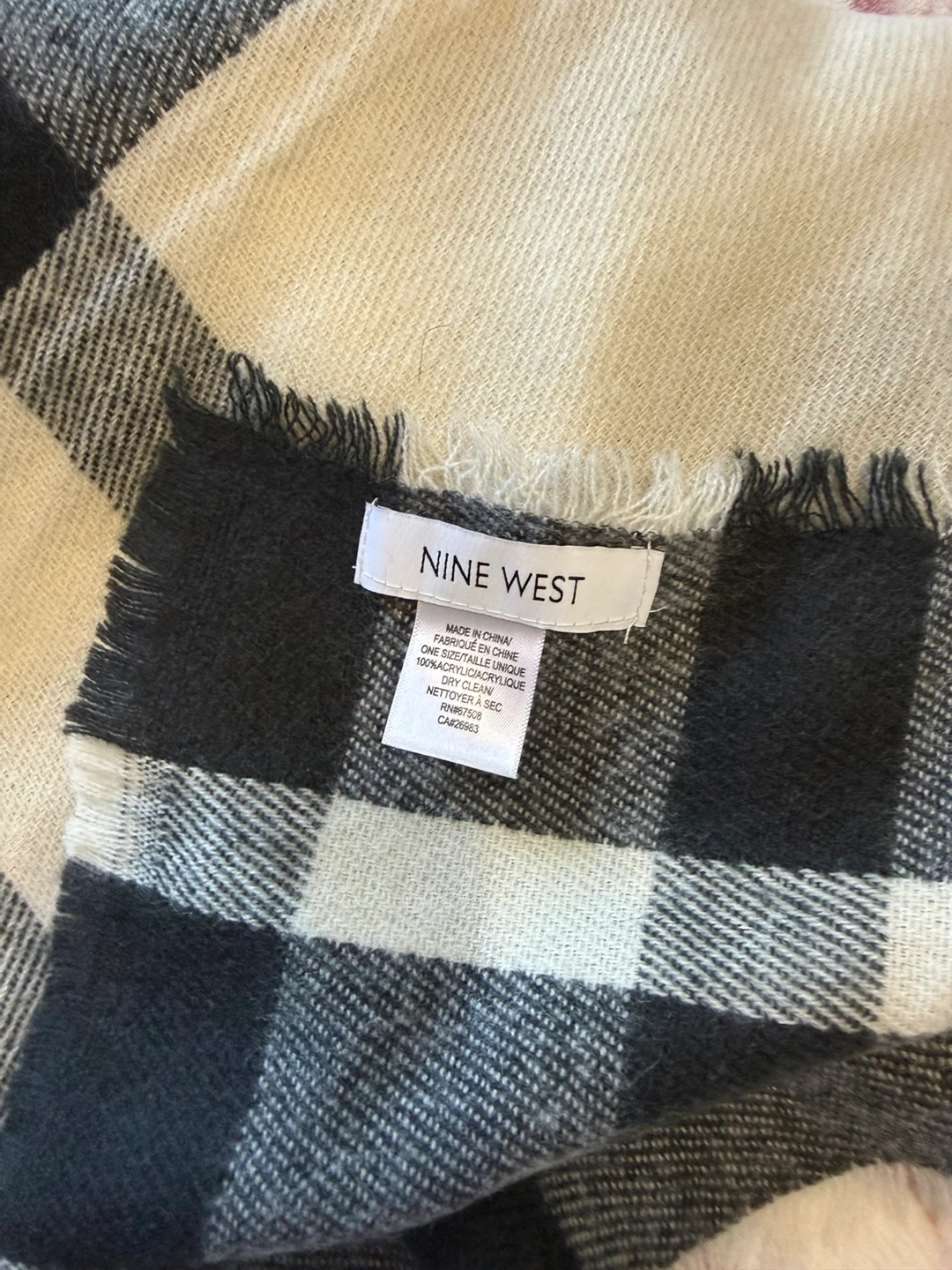 Nine West Plaid Scarf and Pink Slippers Set - photo 5