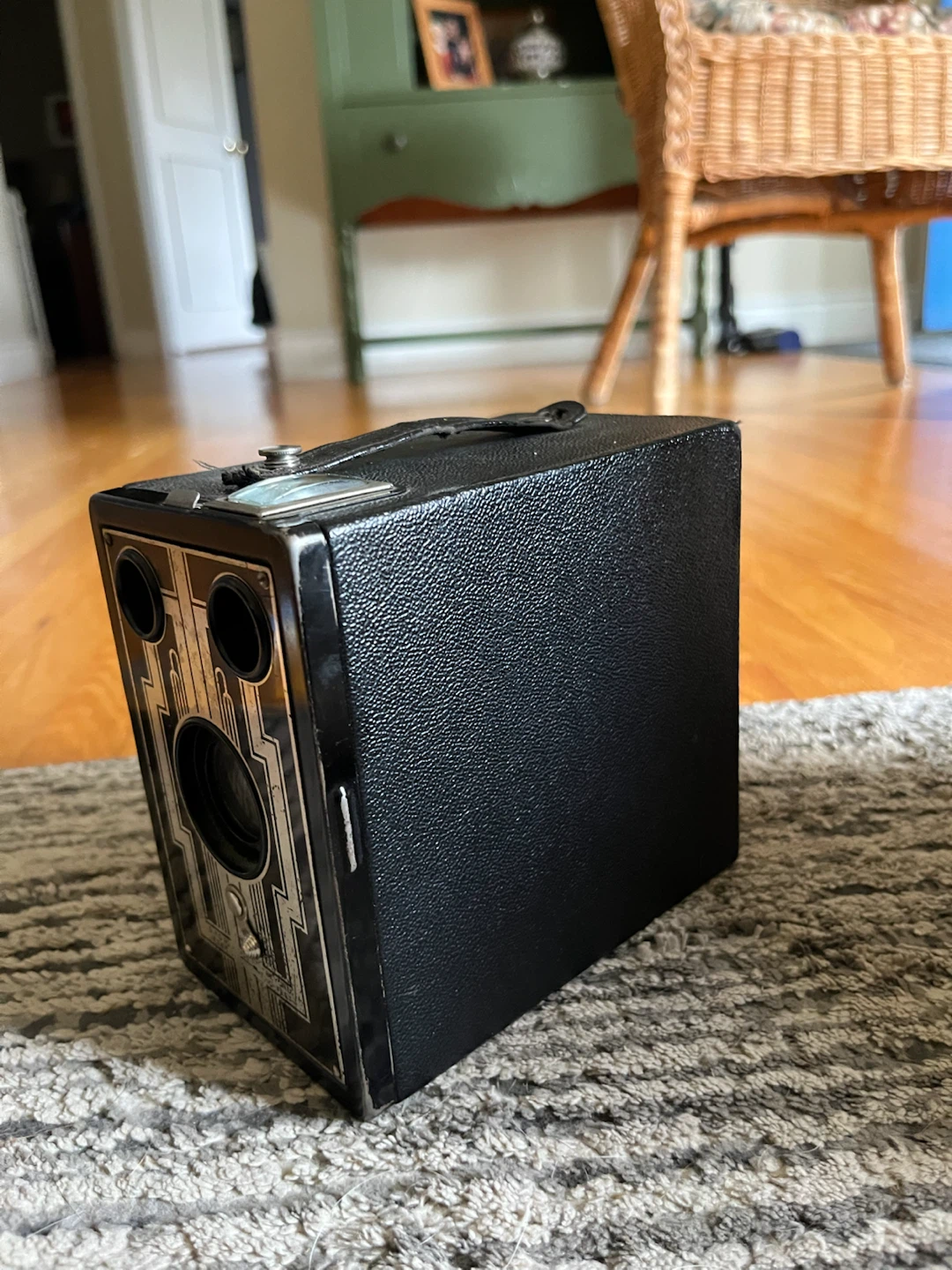 Vintage Kodak Six-16 Brownie Box Camera - photo 2