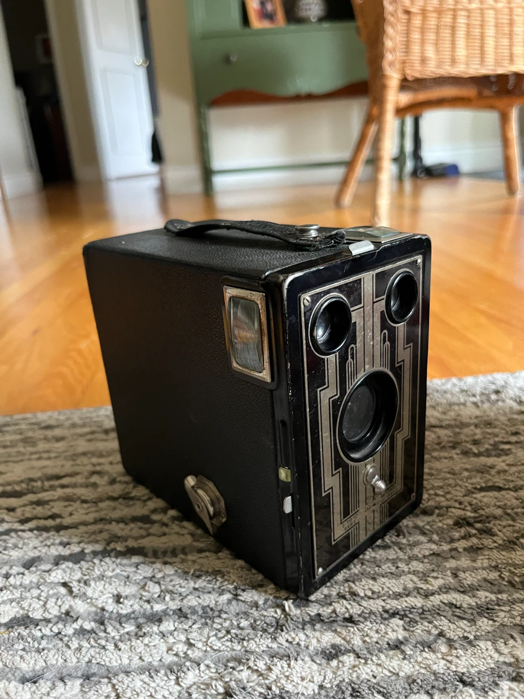 Vintage Kodak Six-16 Brownie Box Camera - photo 3