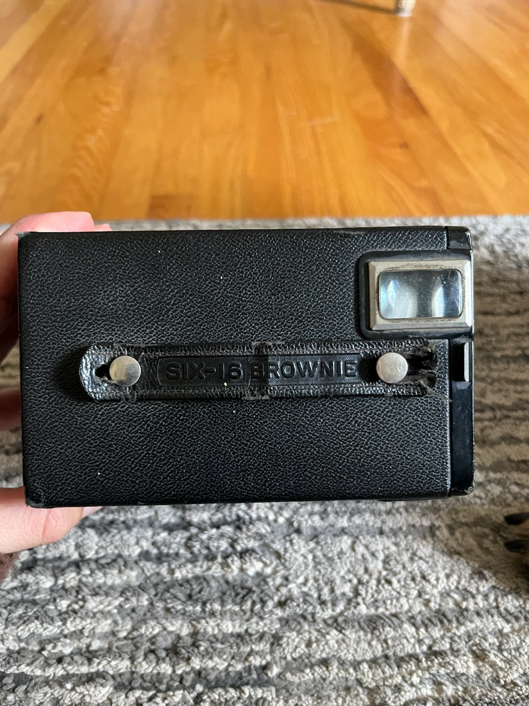 Vintage Kodak Six-16 Brownie Box Camera - photo 4