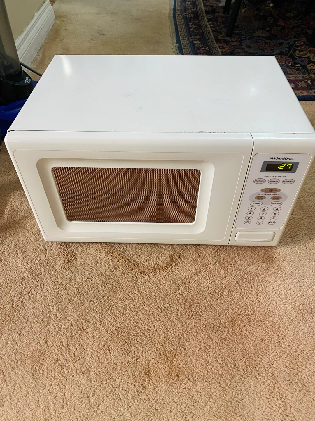 Magnasonic White Microwave (like new) - photo 2