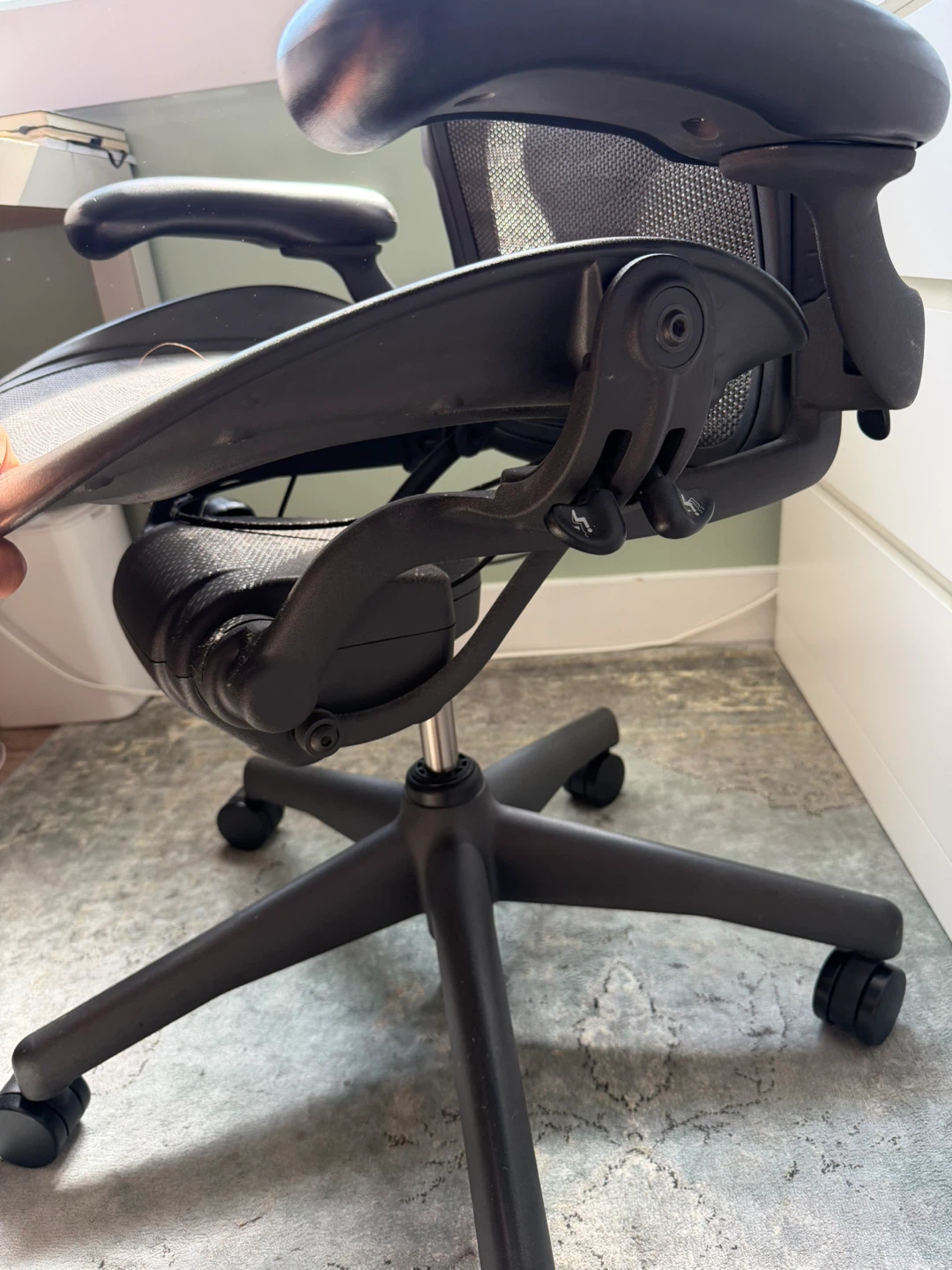 [Moving Sale] Herman Miller Aeron Chair with Lumbar Support - photo 4