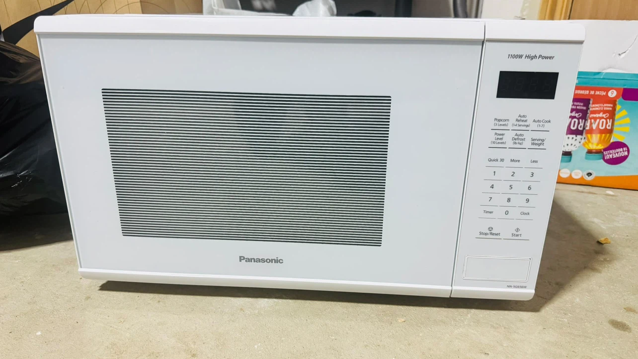 Panasonic NN-SG656W 1100W Microwave