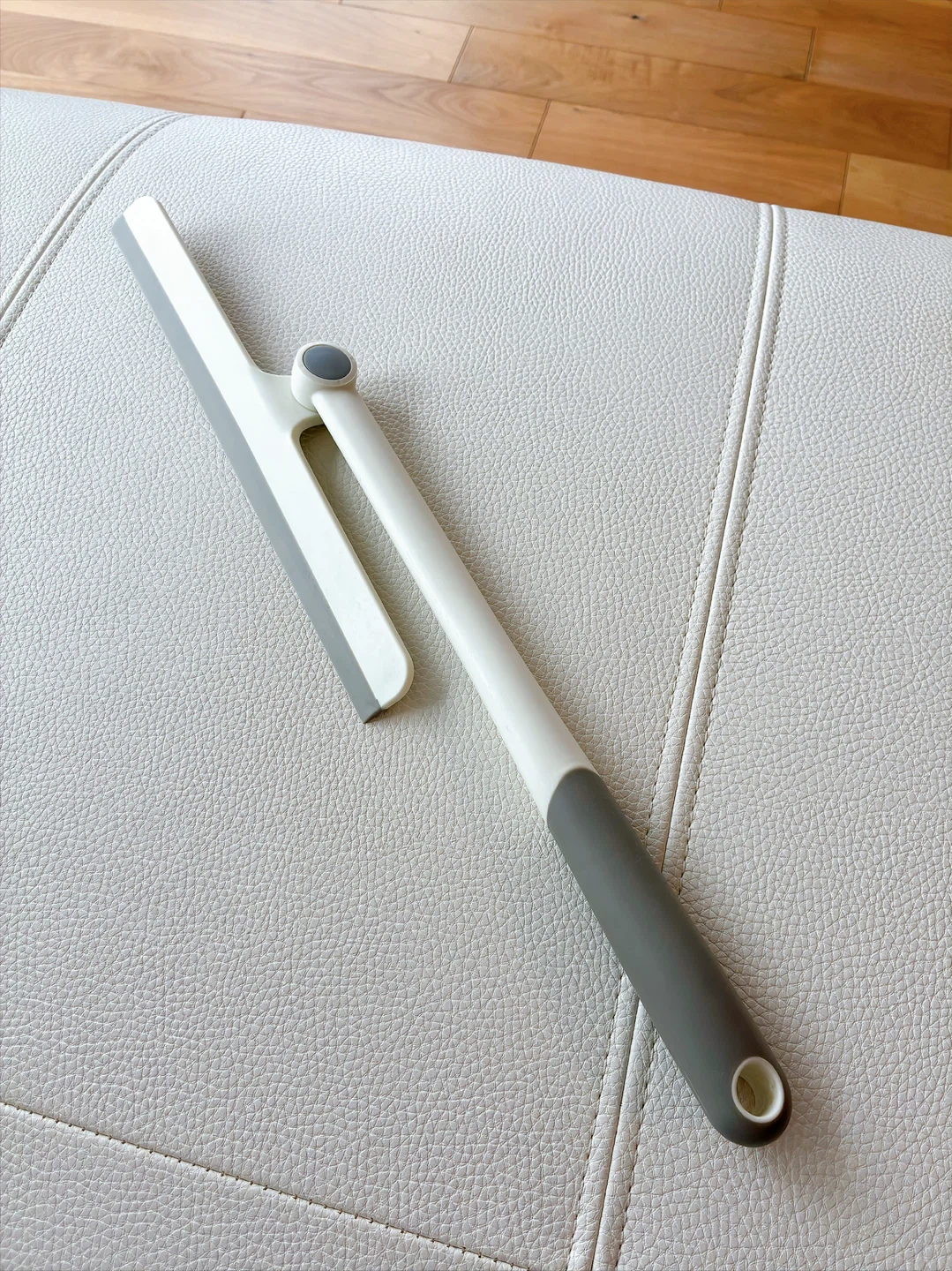 Rotating Silicone Window Squeegee - photo 2