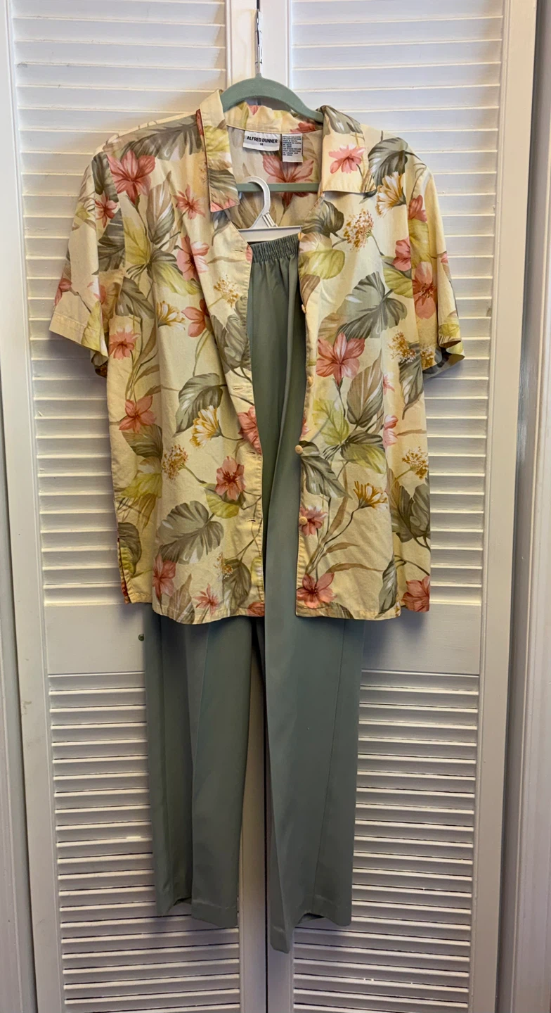 ✨✨Alfred Dunner Floral Shirt and Pant Set