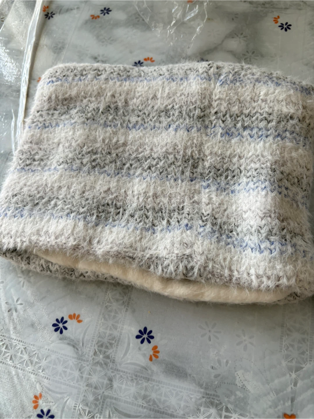 New Women's 3-Piece Winter Hat, Scarf & Gloves Set - photo 4