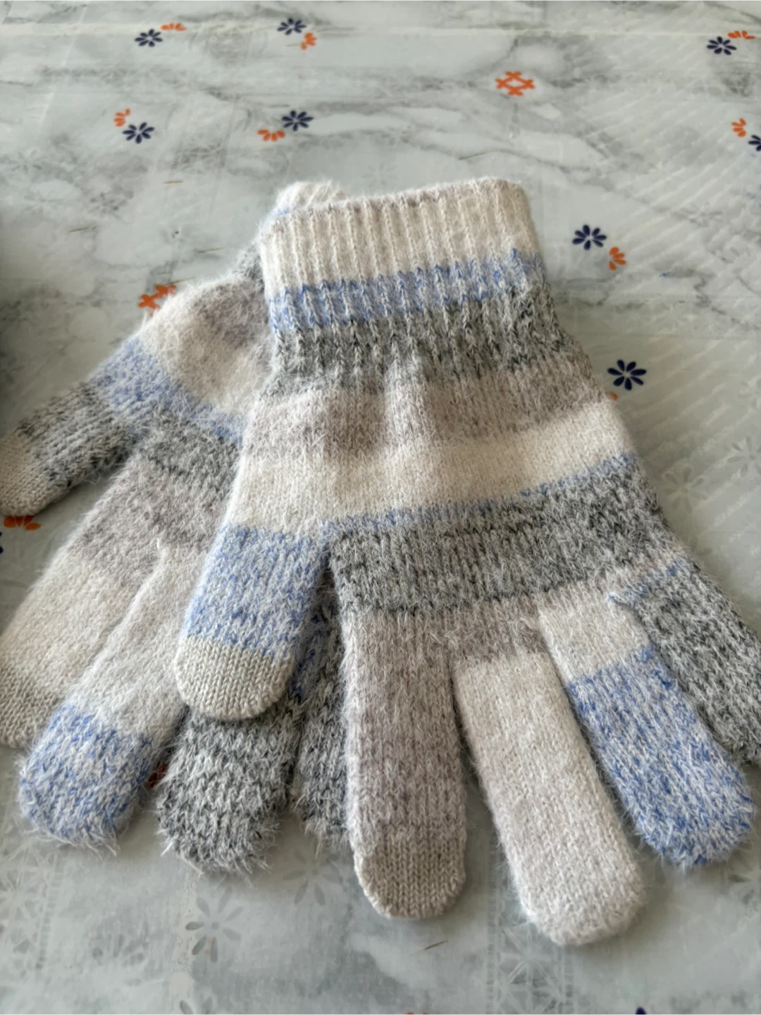 New Women's 3-Piece Winter Hat, Scarf & Gloves Set - photo 5