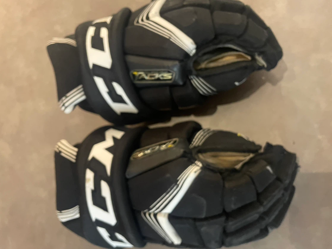 CCM Tacks Hockey Gloves