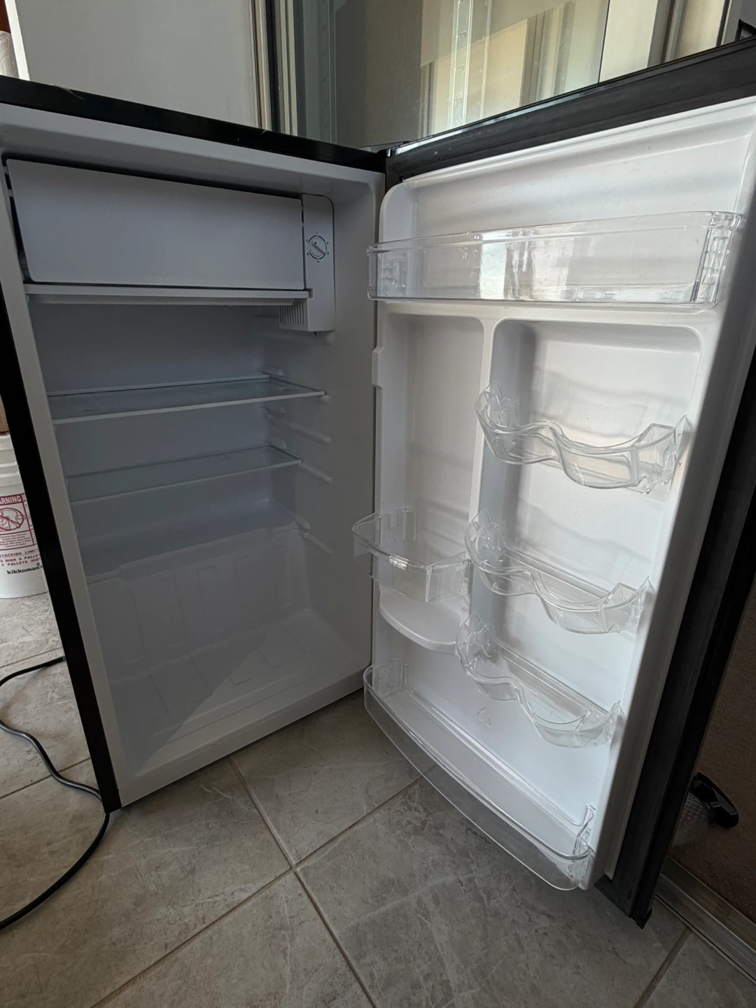 Hamilton Beach Mini Fridge (Like New) - photo 2