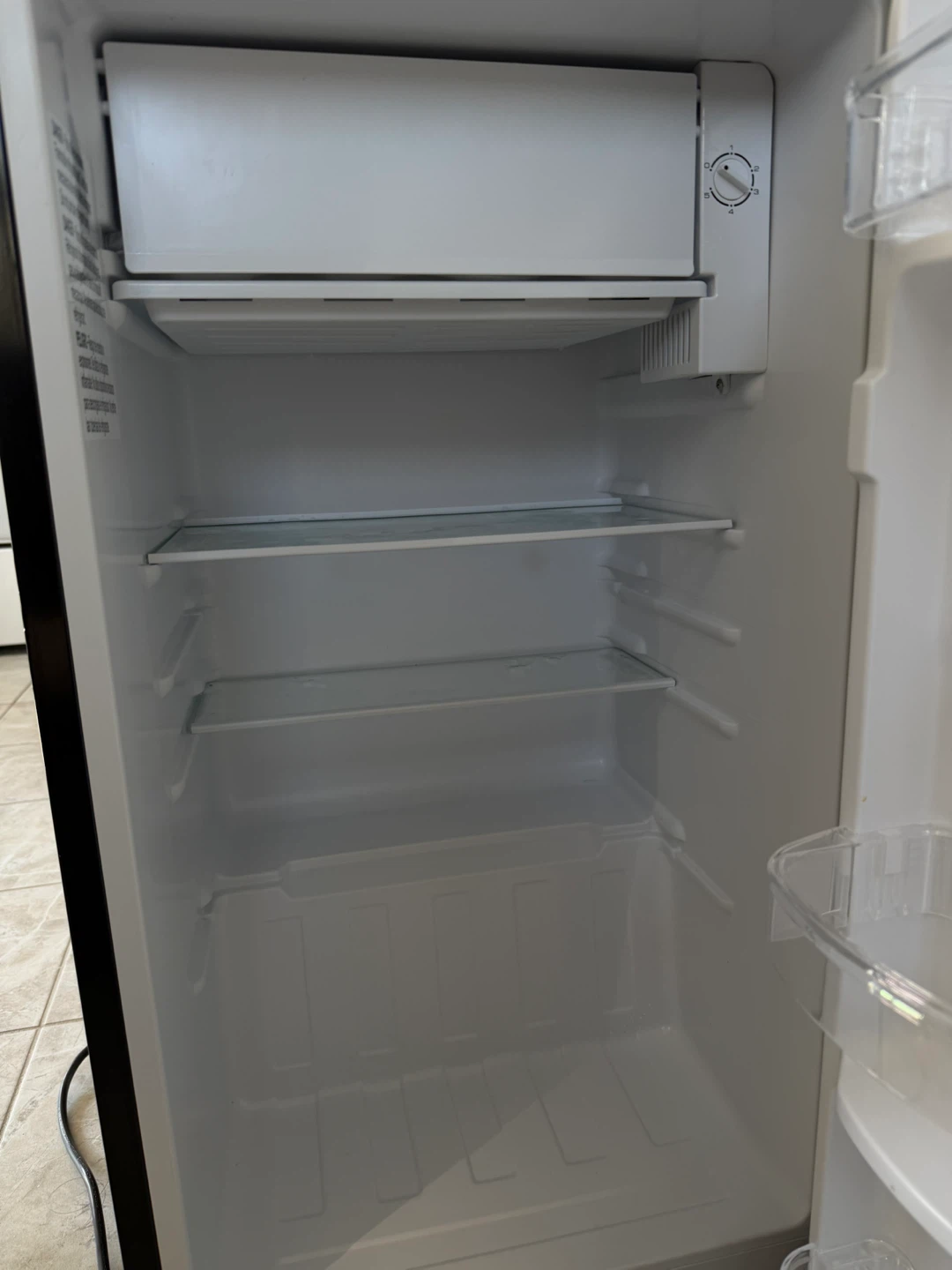 Hamilton Beach Mini Fridge (Like New) - photo 3