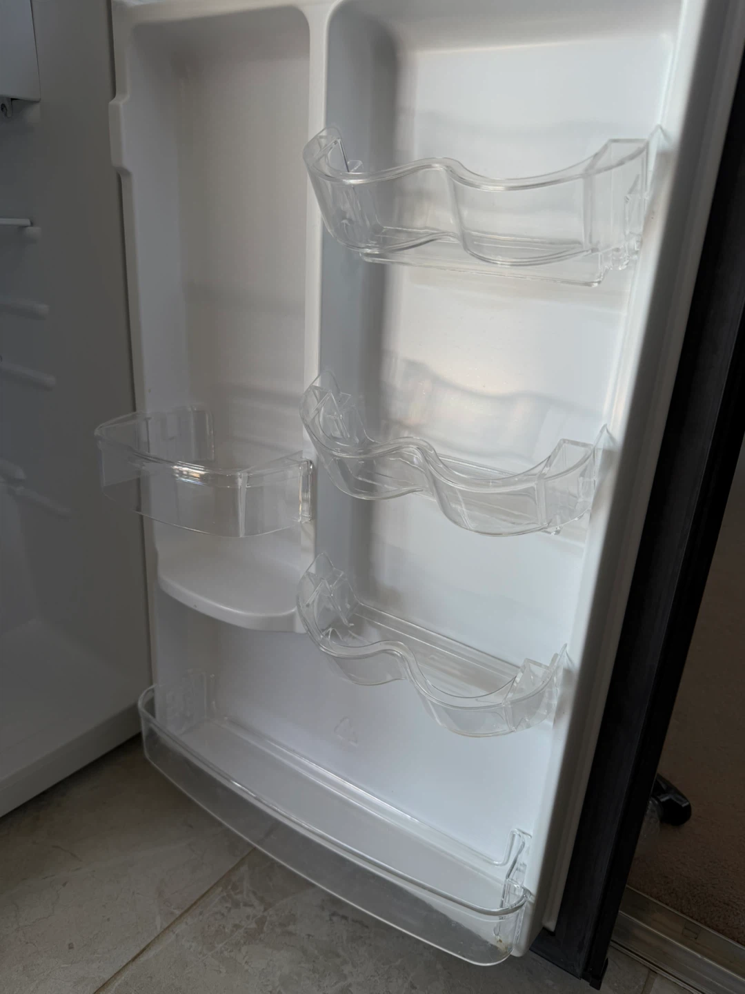 Hamilton Beach Mini Fridge (Like New) - photo 4