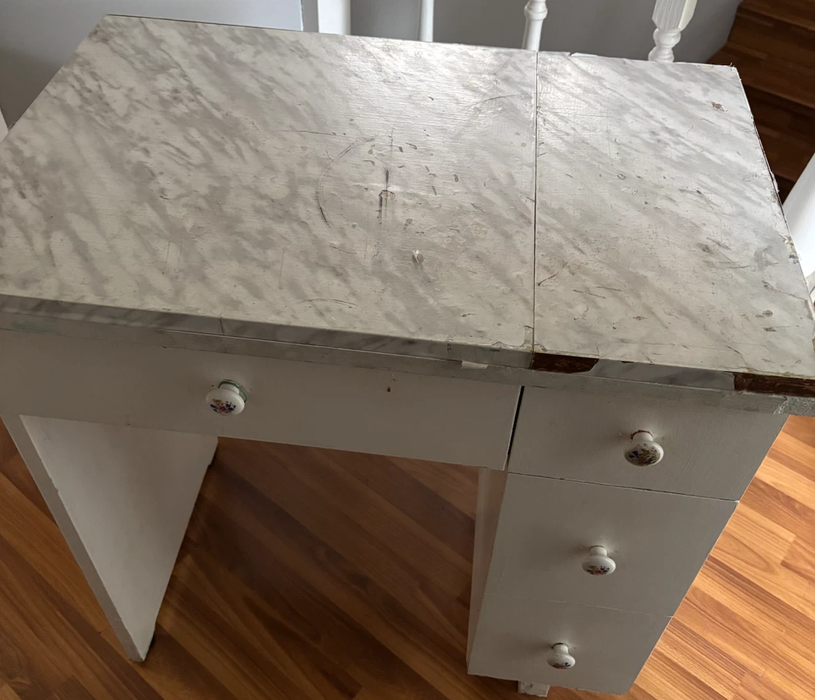 Vintage Sewing Machine Table with Storage - photo 2