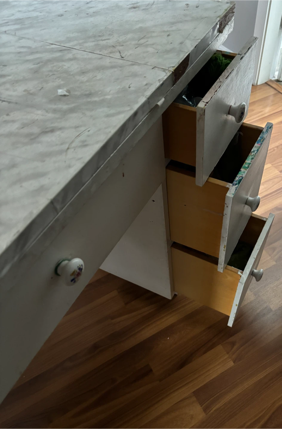 Vintage Sewing Machine Table with Storage - photo 3