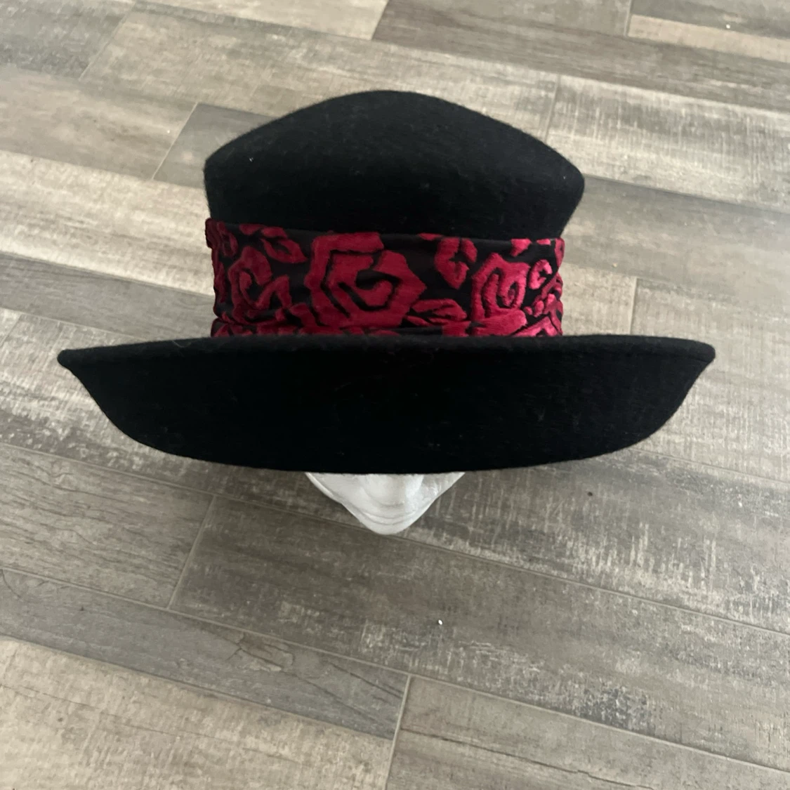 Scala black hat with burgundy rose ribbon - photo 2