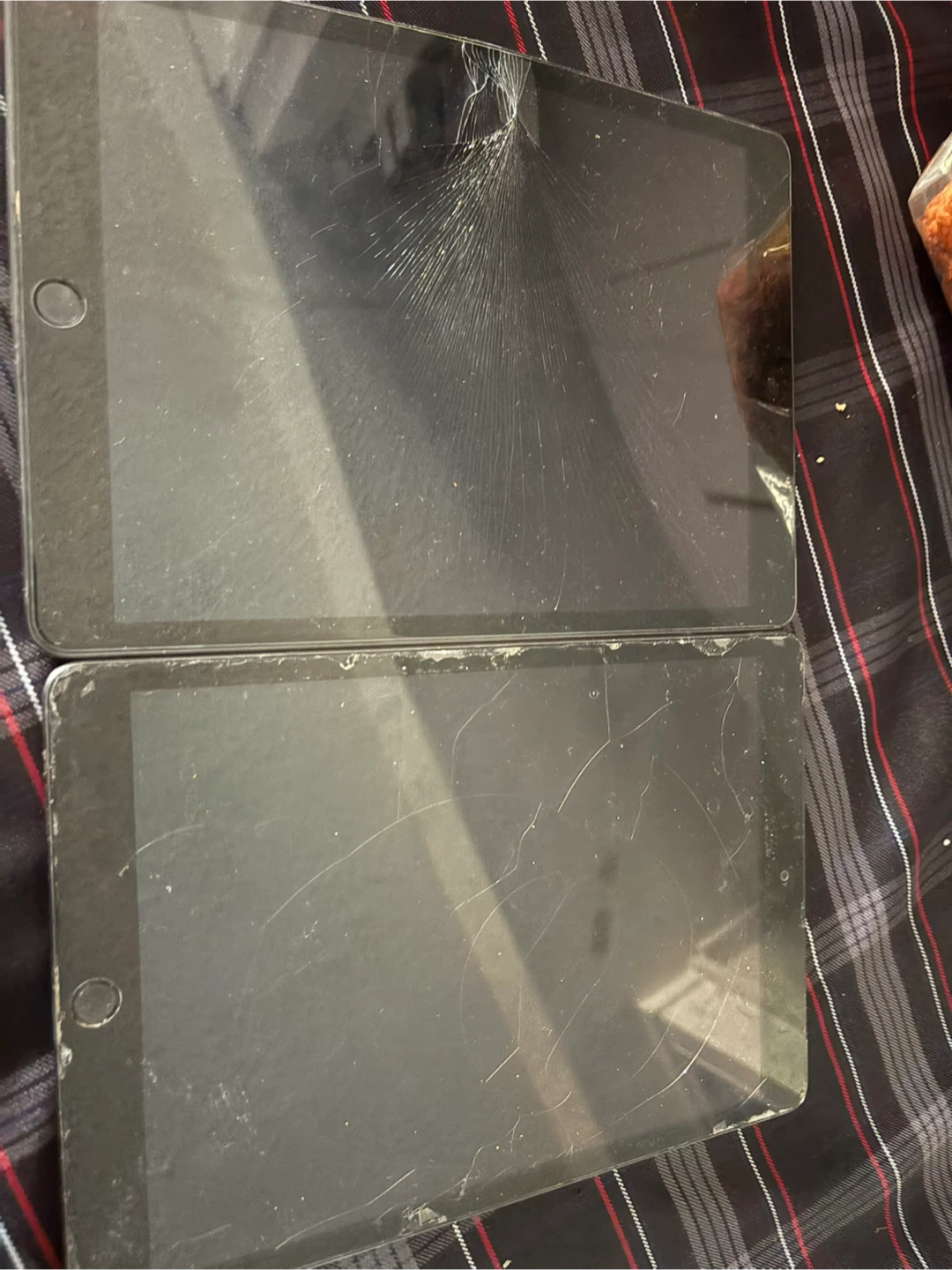2 iPad for parts