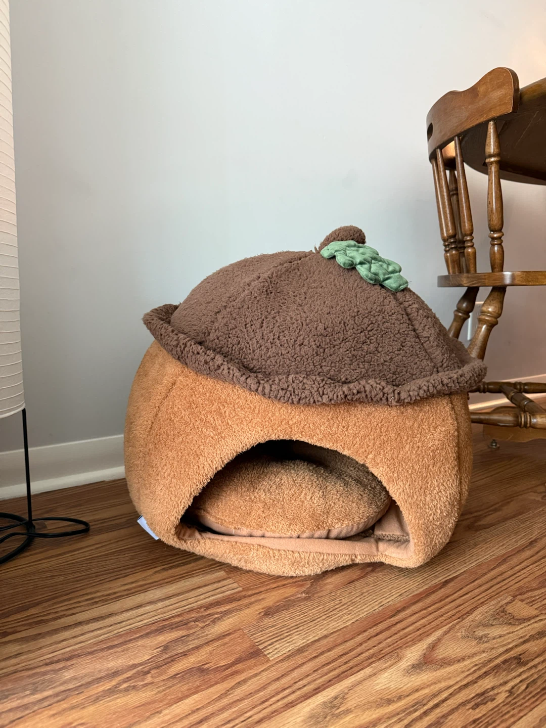 Acorn-Shaped Pet Cave Bed
