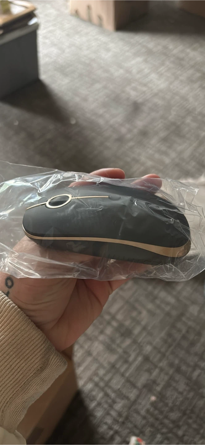Black & gold wireless mouse