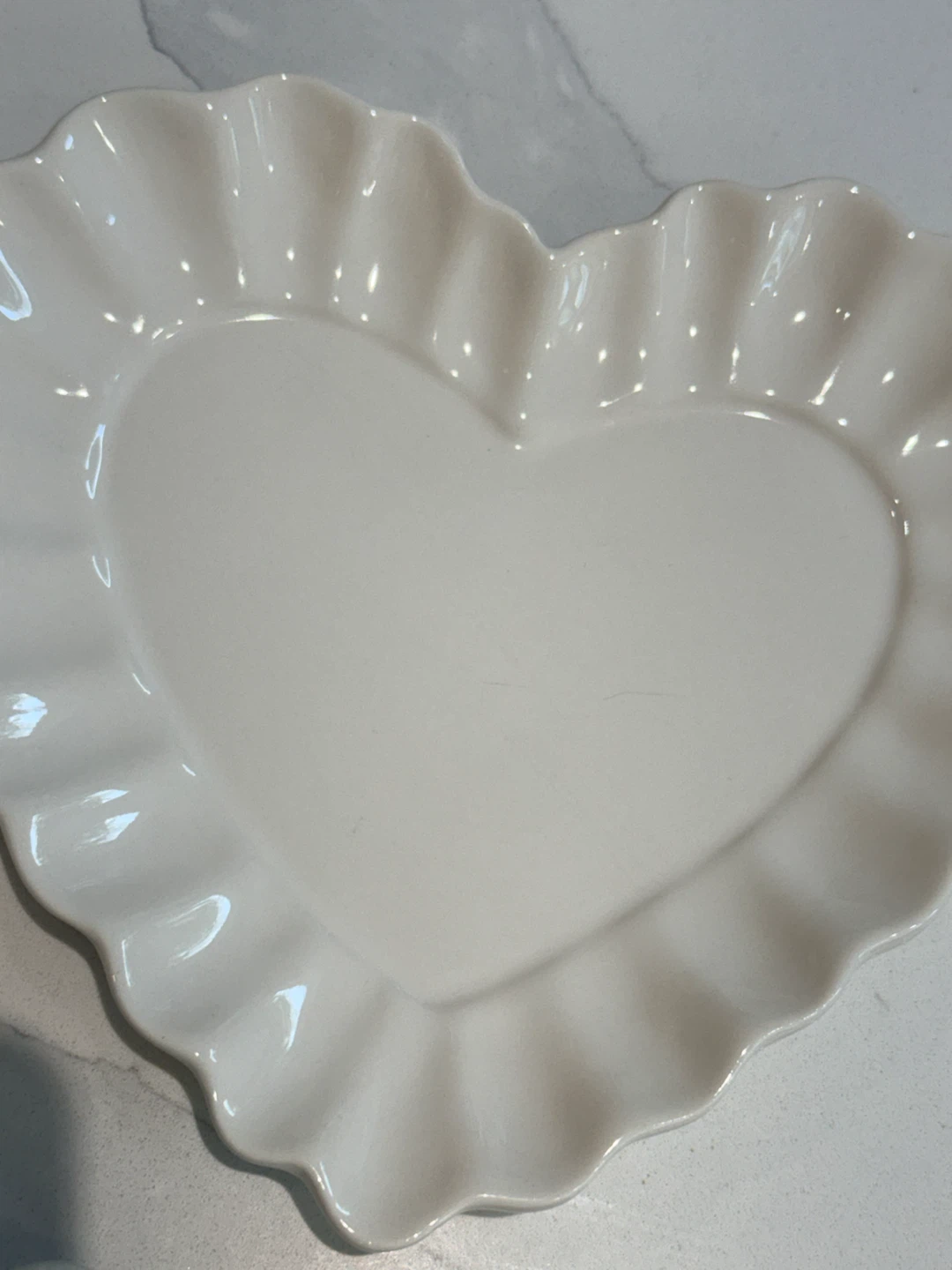 Pottery Barn Heirloom Scalloped Heart Plates – Set of 4 - photo 3
