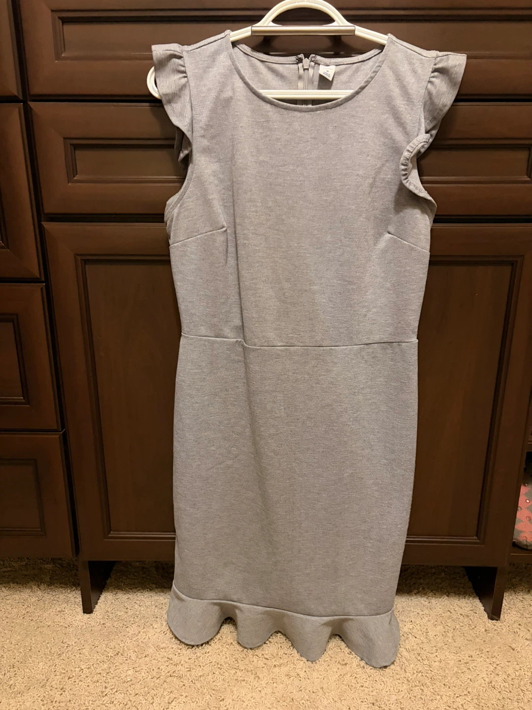 Size M Old Navy Grey Ruffle Sleeve Dress