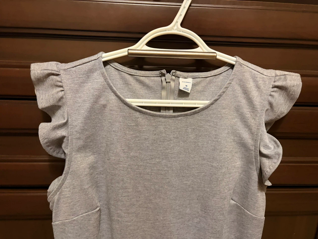 Size M Old Navy Grey Ruffle Sleeve Dress - photo 3
