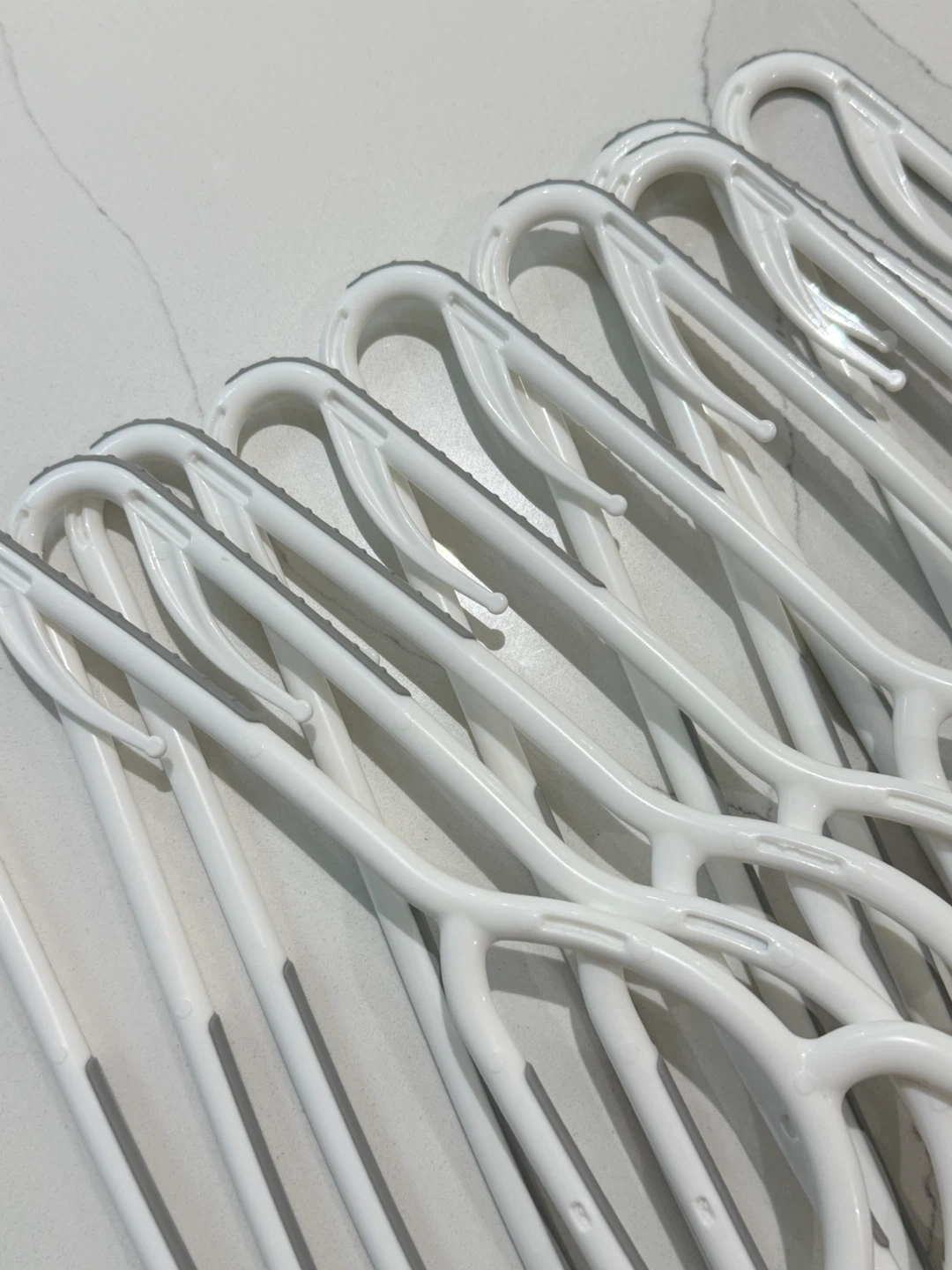 White Plastic Clothes Hangers with Clips – 19 Hangers + 19 Hooks - photo 3