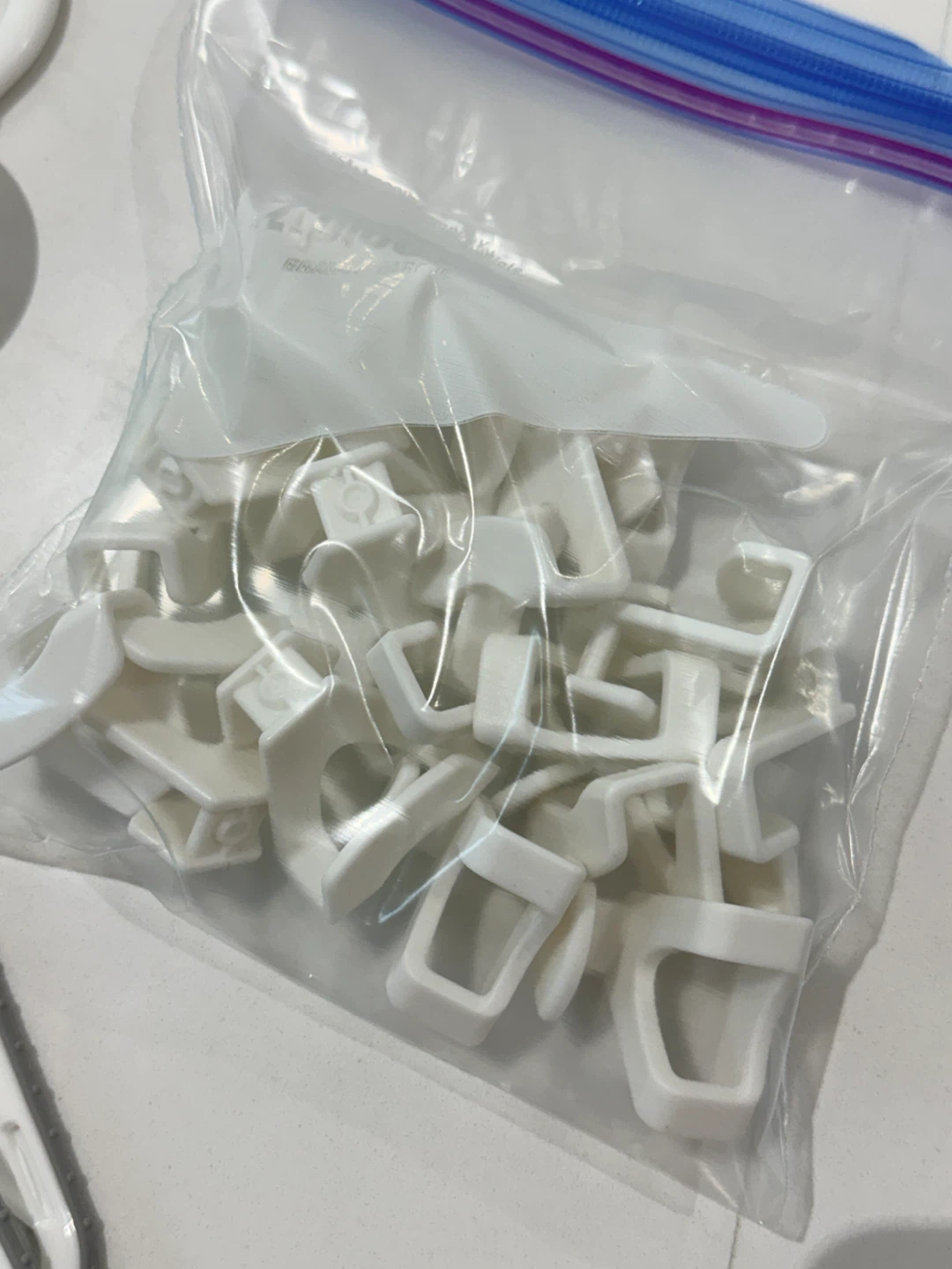 White Plastic Clothes Hangers with Clips – 19 Hangers + 19 Hooks - photo 5