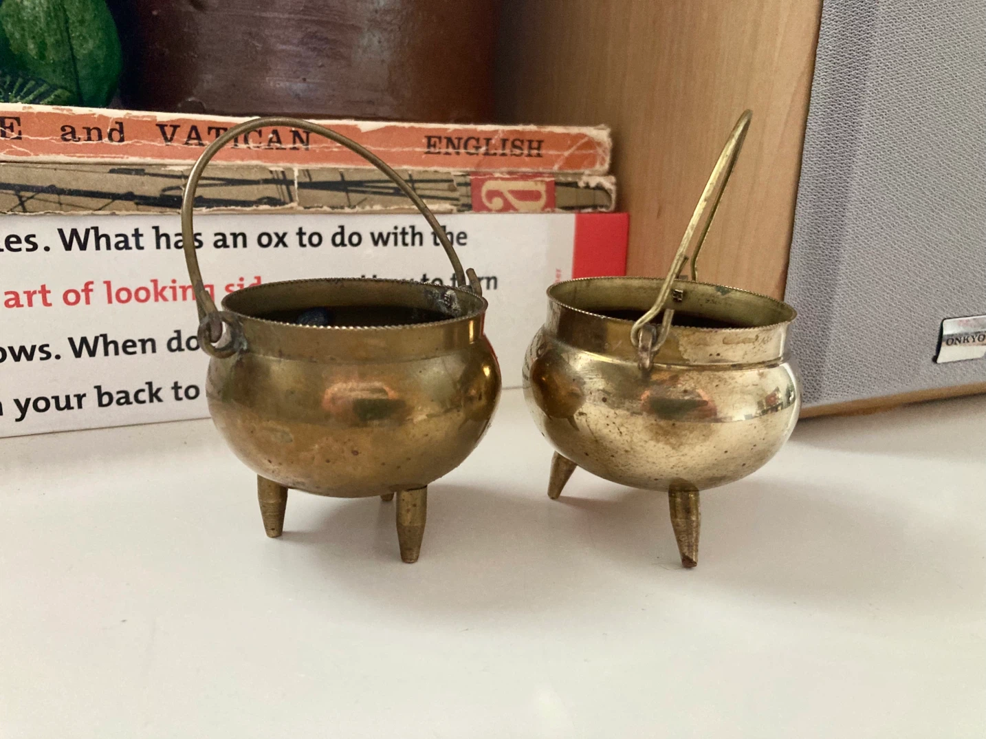 Pair of little vintage brass cauldrons - photo 2
