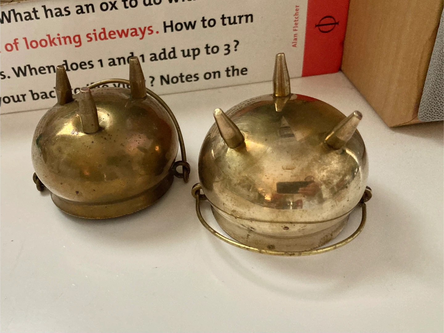 Pair of little vintage brass cauldrons - photo 4
