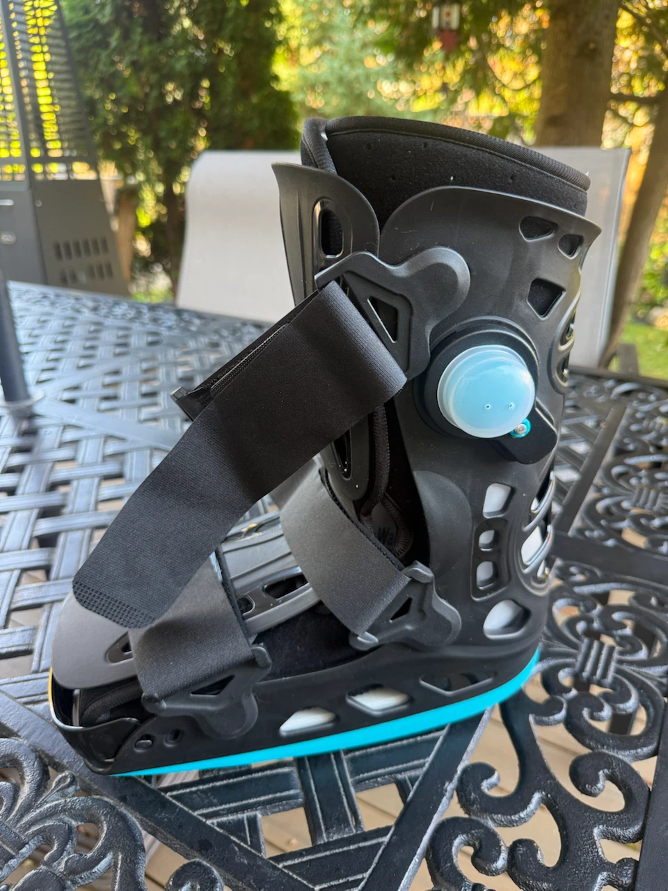 NEW! Medical Inflatable Walking Boot - Medium.
