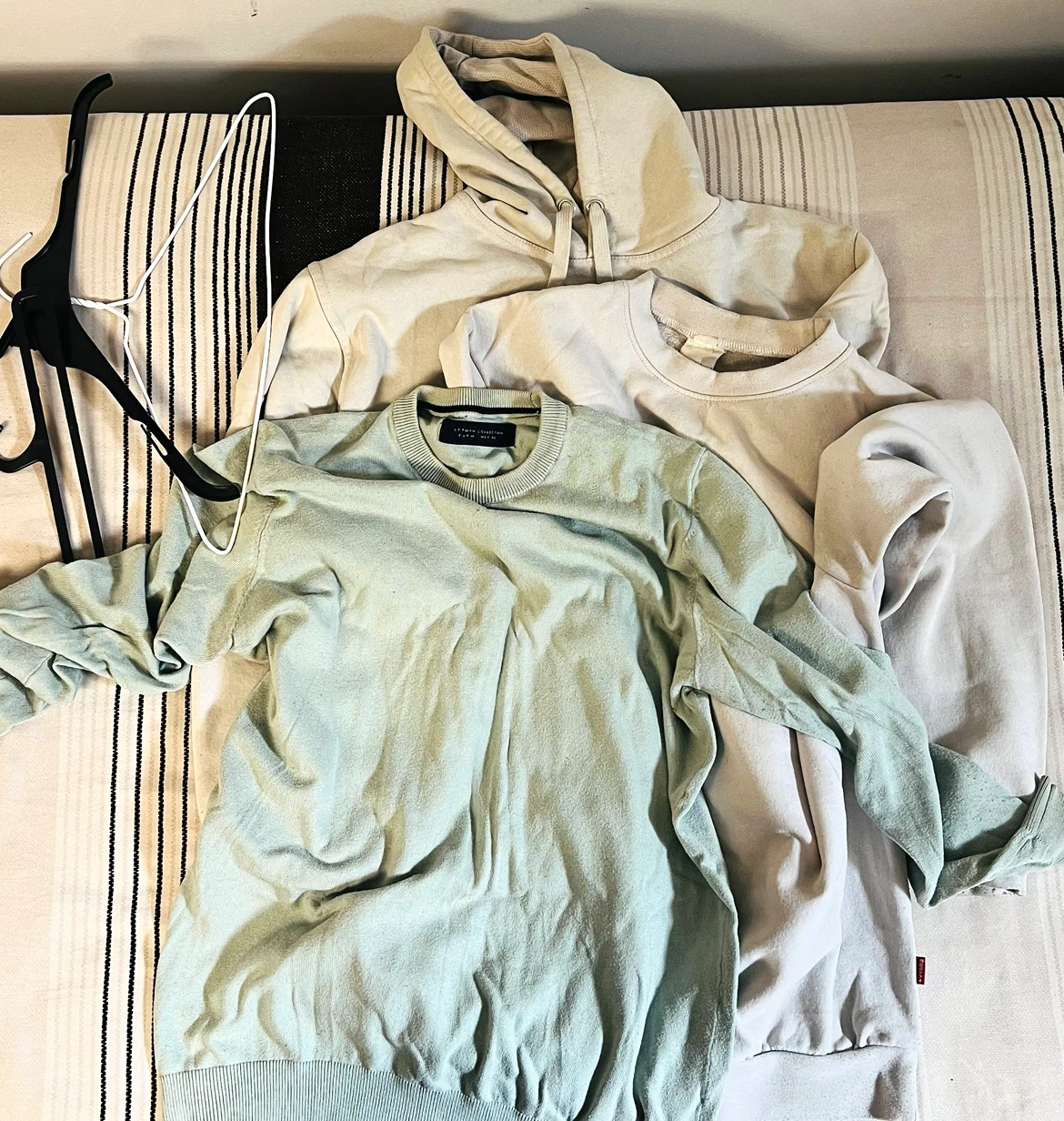 Sweatshirts & Hoodie