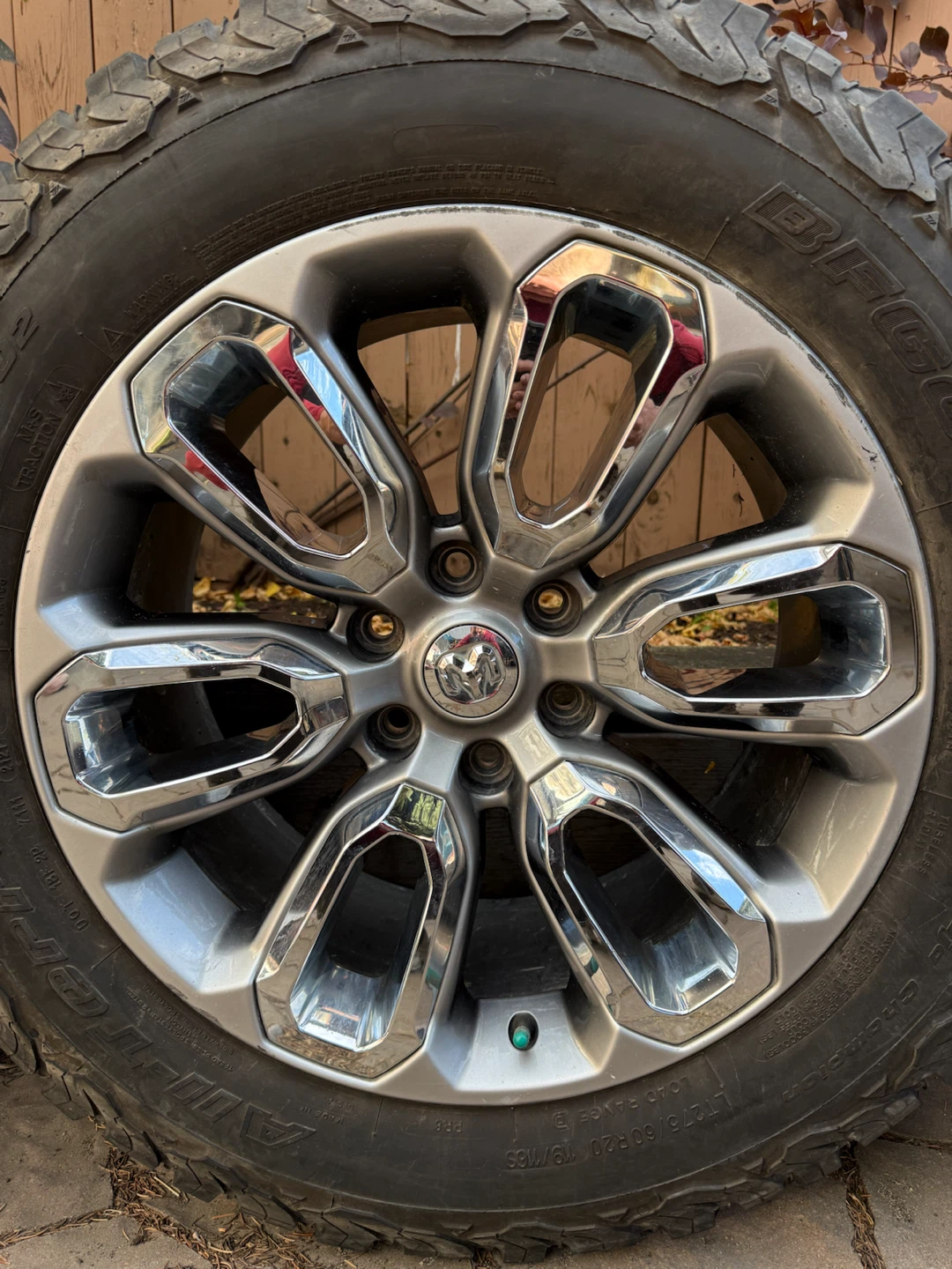 2019-2024 Ram 1500 Silver 20x9 6 V-Spoke Alloy Rims 20” Set of 3 - photo 3