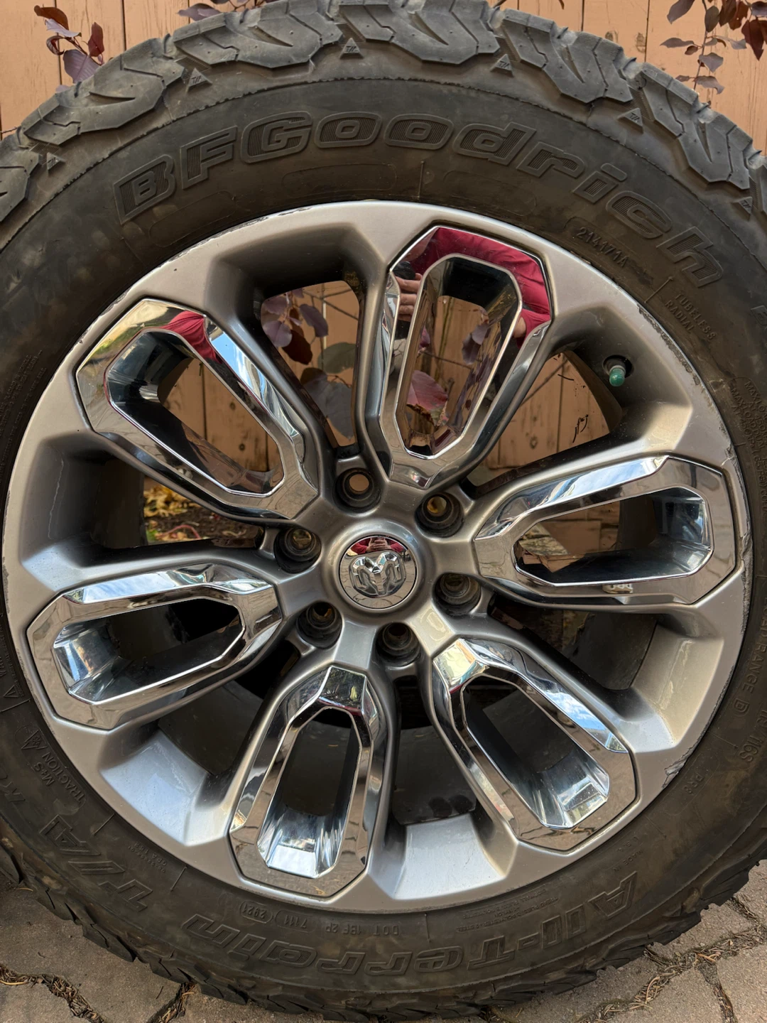 2019-2024 Ram 1500 Silver 20x9 6 V-Spoke Alloy Rims 20” Set of 3 - photo 4