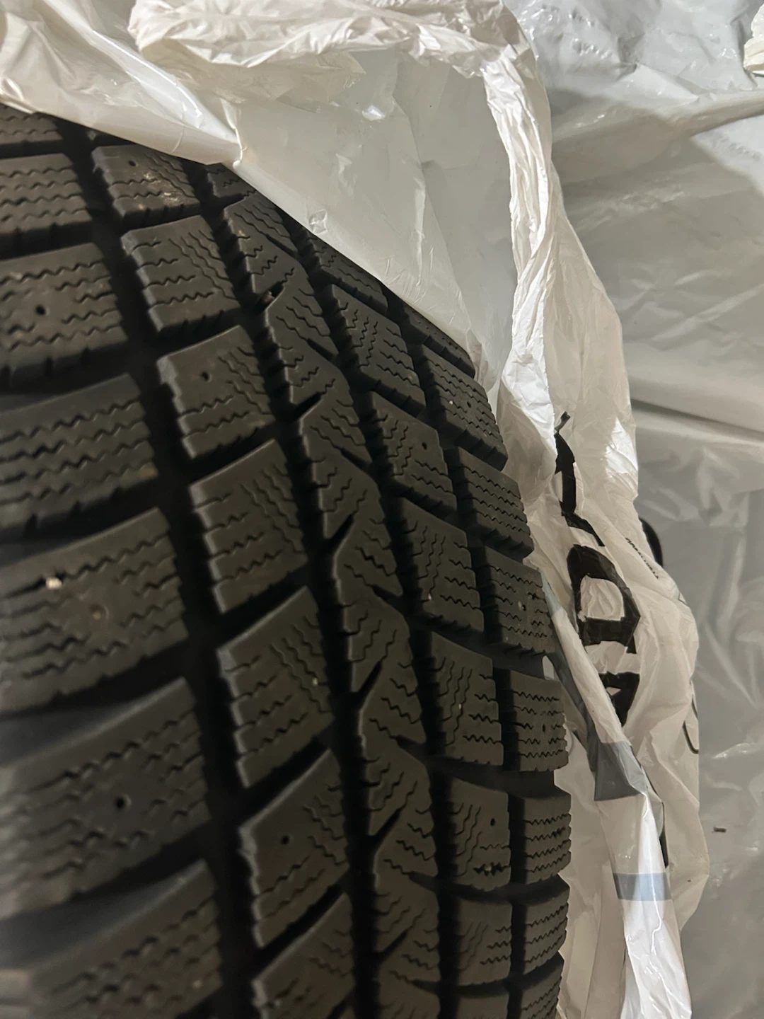 Goodyear WinterCommand Tire 235/65R17 - photo 4