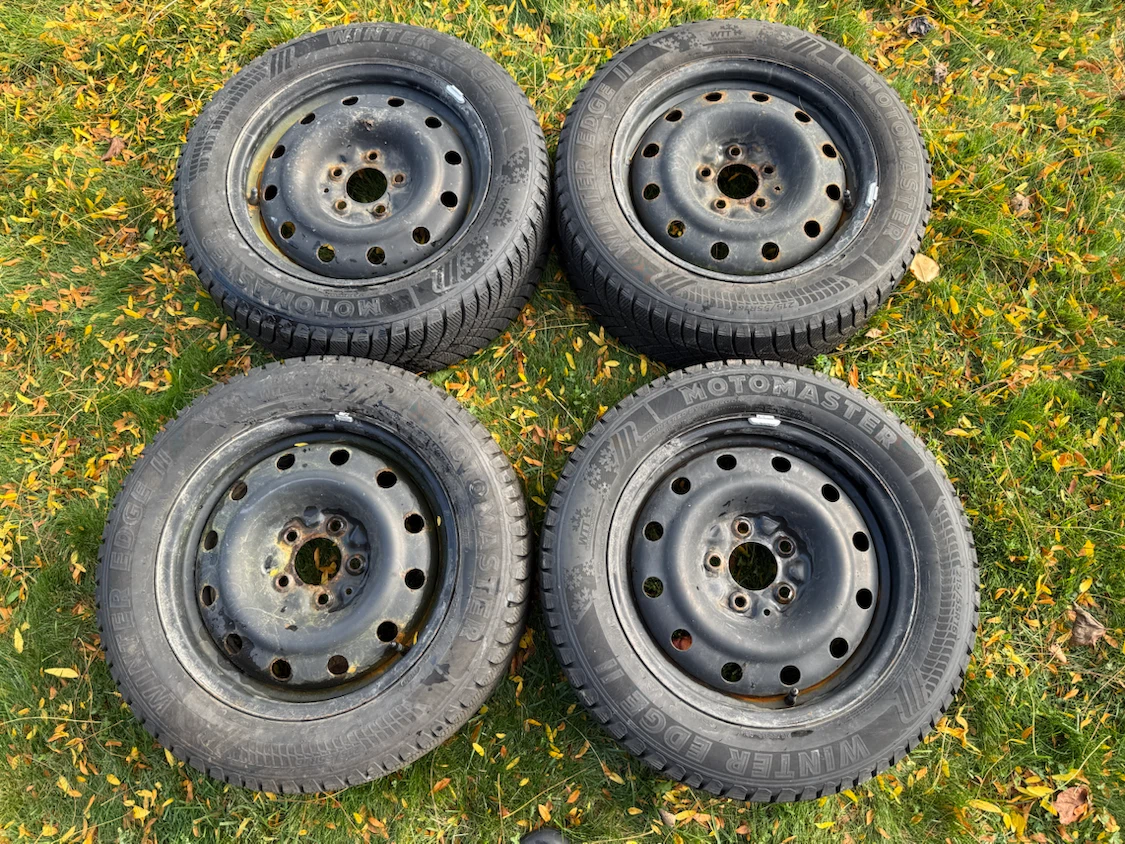 4 Motomaster Winter Edge II Tires 215/55R16