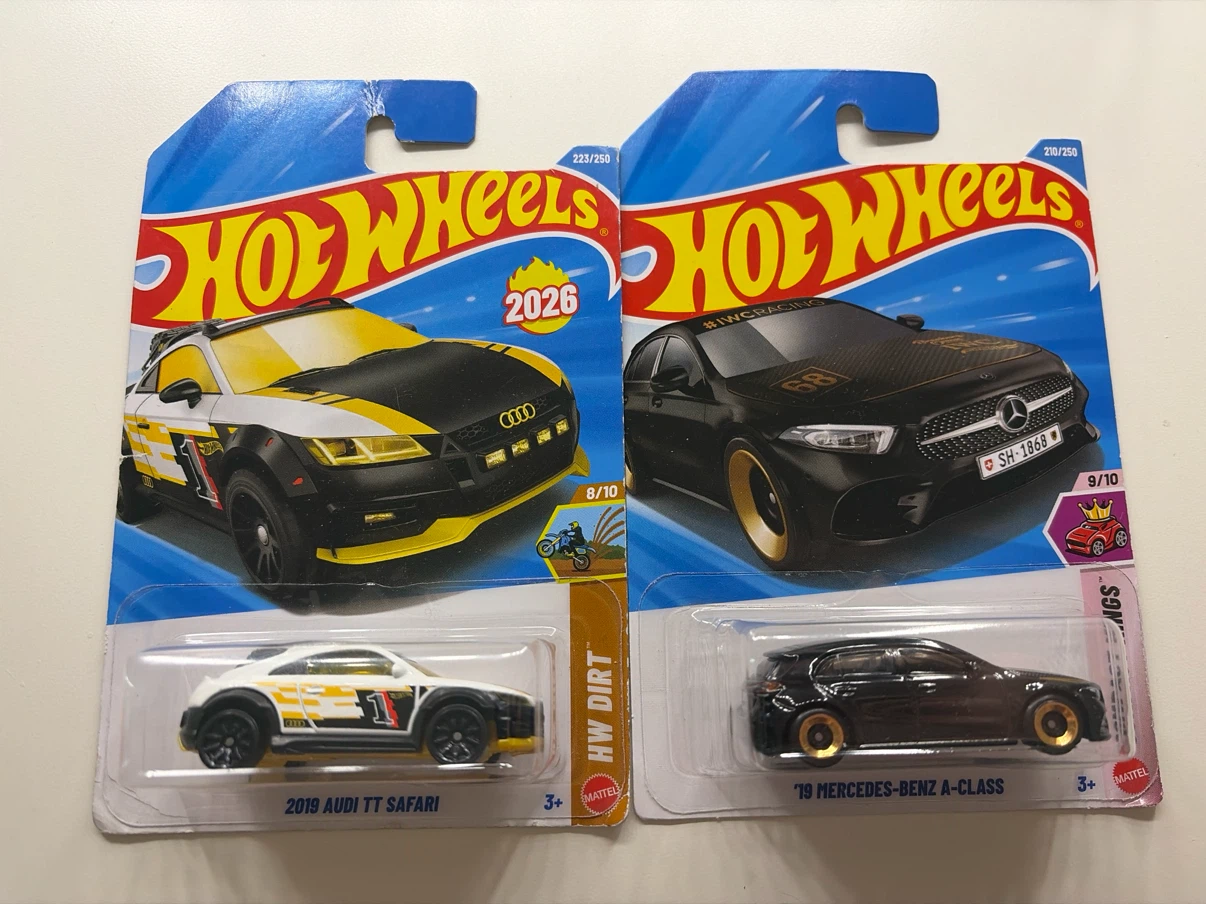 2 Hot Wheels Cars
