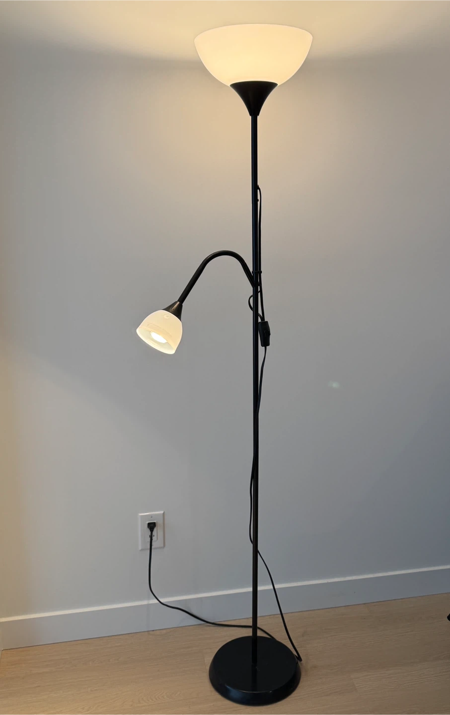 Black floor lamp with reading light - photo 3