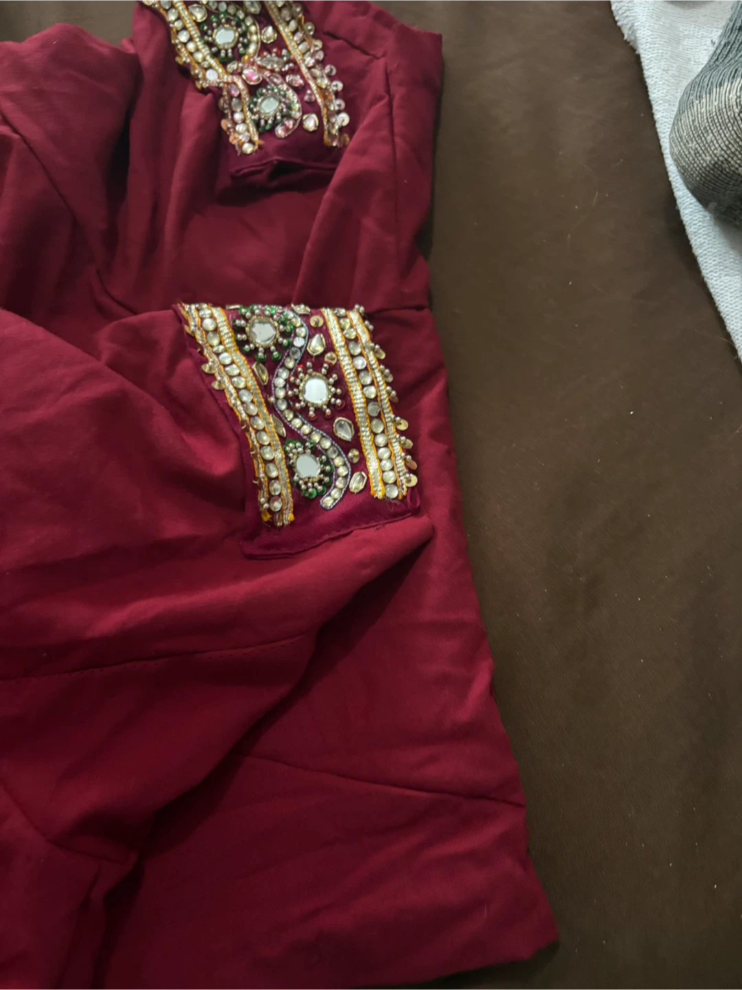 Maroon Bandhani Saree with Embellished Border - photo 3